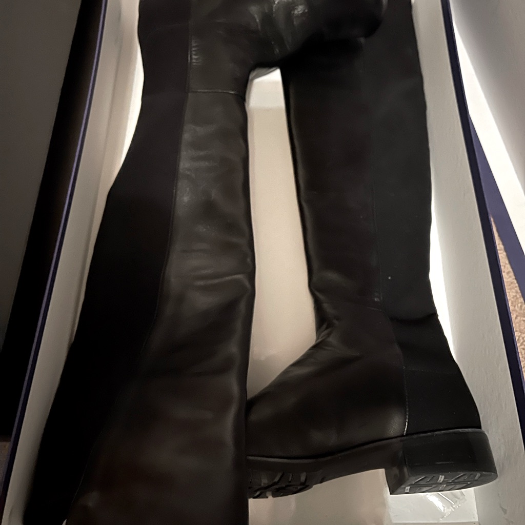 Brand New Stuart Weizmann Leather 5050